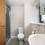 Hugh Lynch's Self Catering 3*