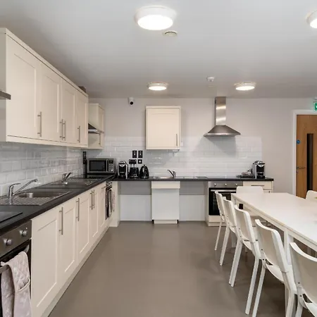 Hugh Lynch's Self Catering 3*