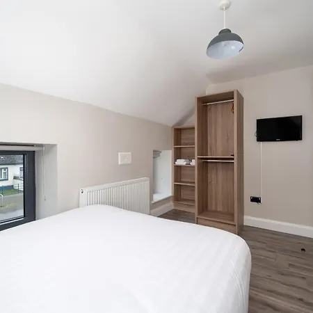 Hugh Lynch's Self Catering 3*