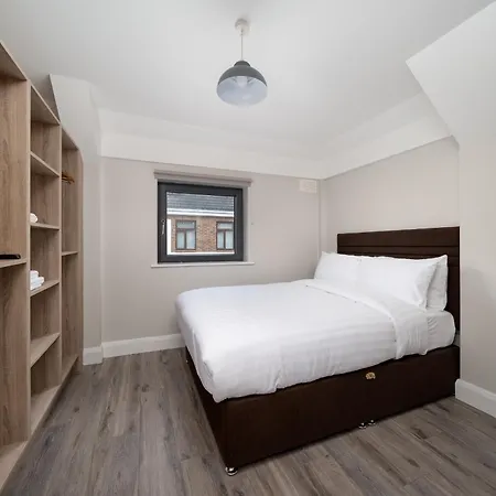 Hugh Lynch's Self Catering 3*