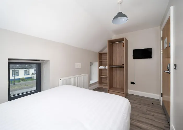 Hugh Lynch's Self Catering 3*